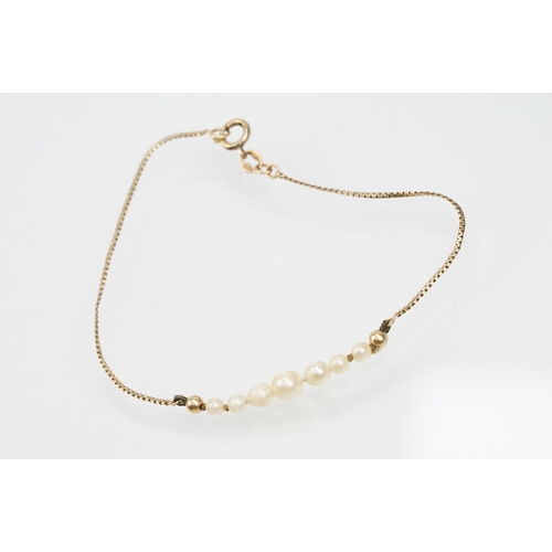 155 - 9ct gold and cultured pearl necklace with a fine gold chain threaded with cultured pearls (hallmarke... 