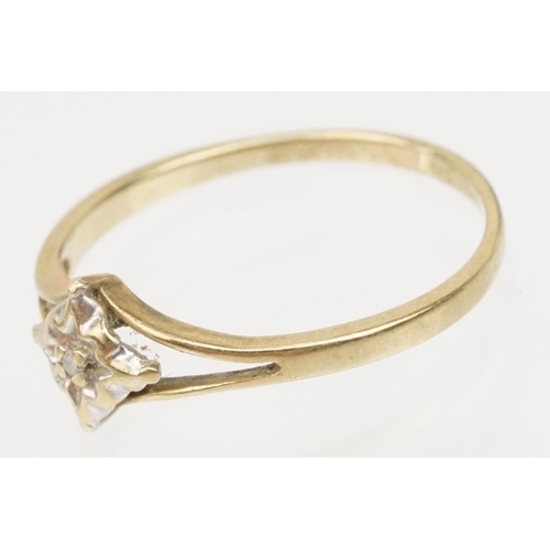 182 - 9ct gold and diamond ring having a round cut diamond star set to the head with pierced shoulders. Ha... 