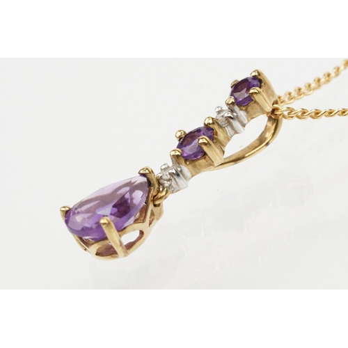 192 - 9ct gold and amethyst pendant necklace having a link chain with three stone pendant drop. Chain with... 