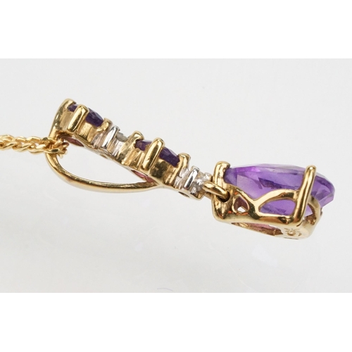 192 - 9ct gold and amethyst pendant necklace having a link chain with three stone pendant drop. Chain with... 