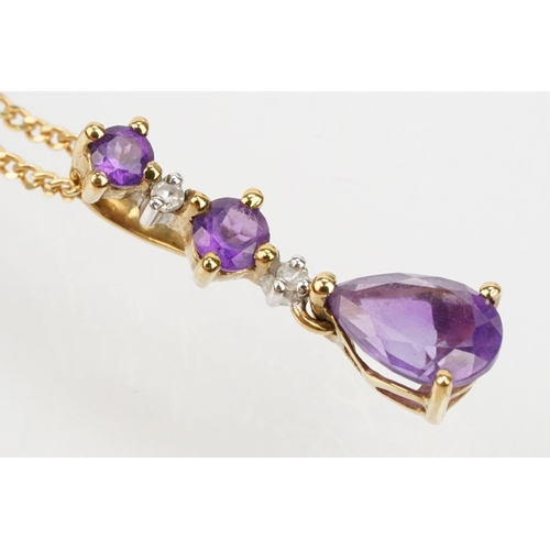 192 - 9ct gold and amethyst pendant necklace having a link chain with three stone pendant drop. Chain with... 