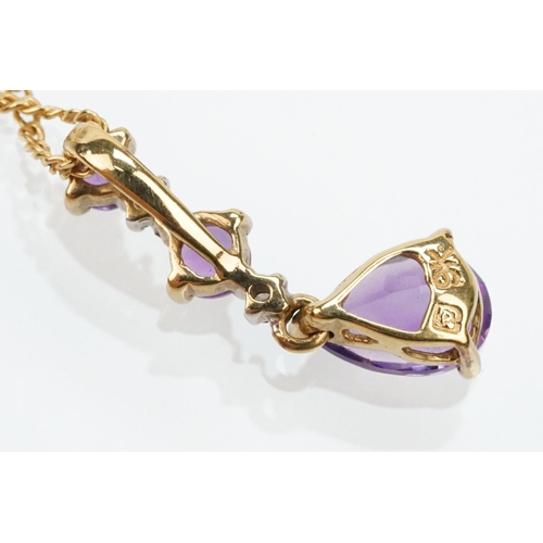 192 - 9ct gold and amethyst pendant necklace having a link chain with three stone pendant drop. Chain with... 