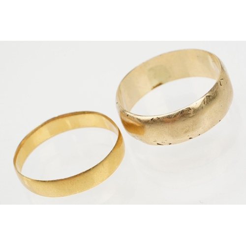 194 - Two gold wedding band rings to include a 22ct gold band (hallmarked Birmingham 1900) and a 9ct gold ... 