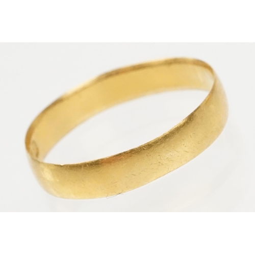 194 - Two gold wedding band rings to include a 22ct gold band (hallmarked Birmingham 1900) and a 9ct gold ... 