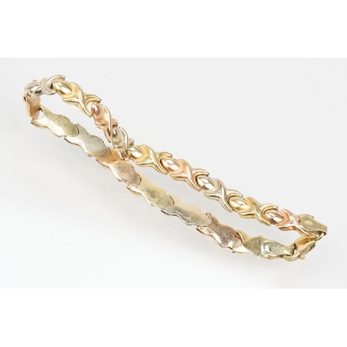 71 - 9ct gold tri tone cross over link bracelet with a lobster clasp. Hallmarked Sheffield to jump link. ... 