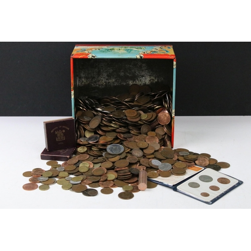 113 - A large collection of British pre decimal and world coins to include Queen Victoria, King Edward VII... 