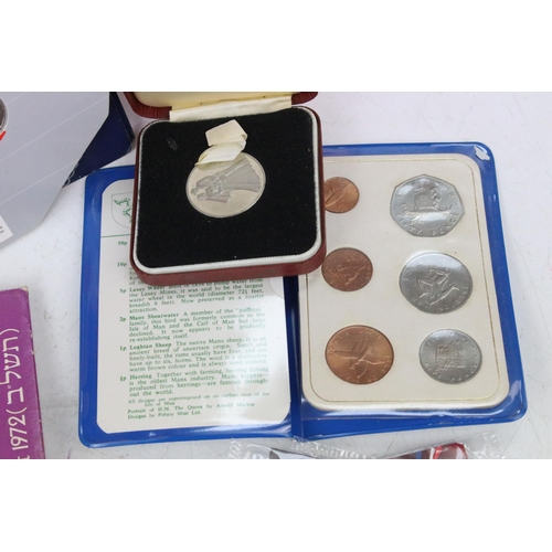 151 - A large collection of mixed world coins to include many uncirculated examples together with a select... 