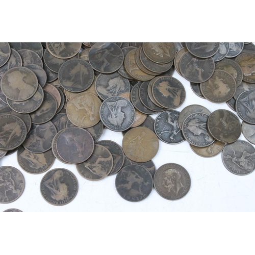 153 - A large collection of British pre decimal pennies dating from 1860-1960 including a good selection o... 