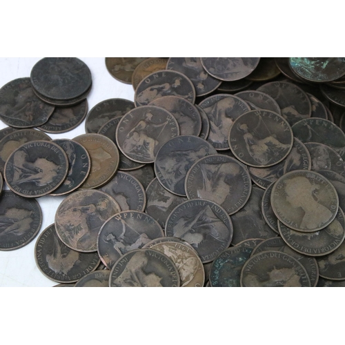 153 - A large collection of British pre decimal pennies dating from 1860-1960 including a good selection o... 