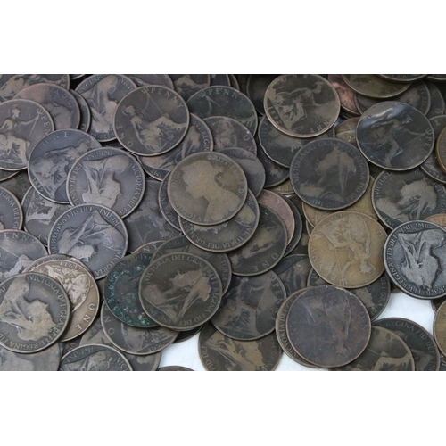 153 - A large collection of British pre decimal pennies dating from 1860-1960 including a good selection o... 