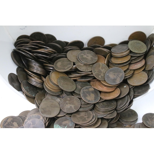 153 - A large collection of British pre decimal pennies dating from 1860-1960 including a good selection o... 