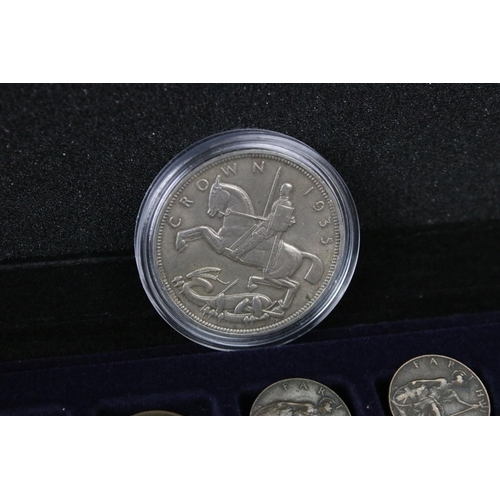 18 - A collection of British King George V circulated coins to include a good selection of silver example... 