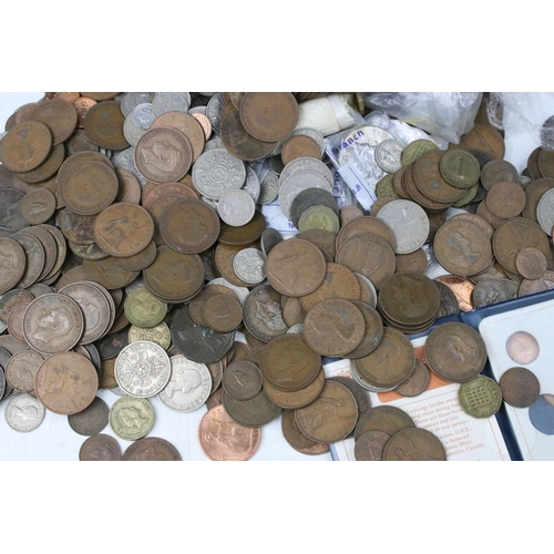 194 - A collection of mainly British decimal and pre decimal coins to include uncirculated examples, half ... 