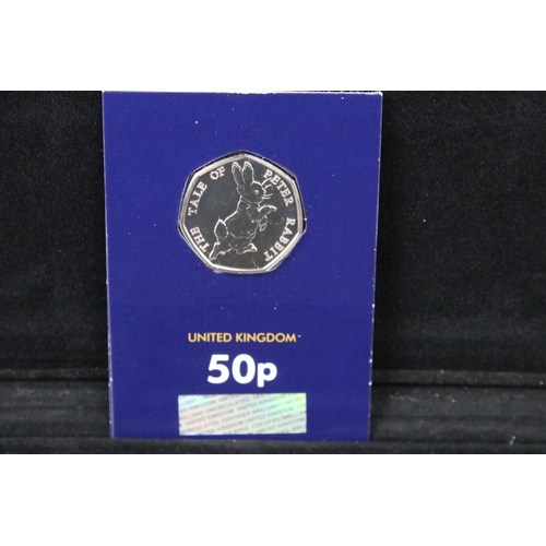 20 - A collection of British circulated and uncirculated decimal coins to include collectors 10p, 50p and... 