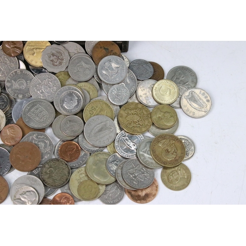 255 - A collection of mixed world coins to include a good selection of Irish examples together with a Unit... 