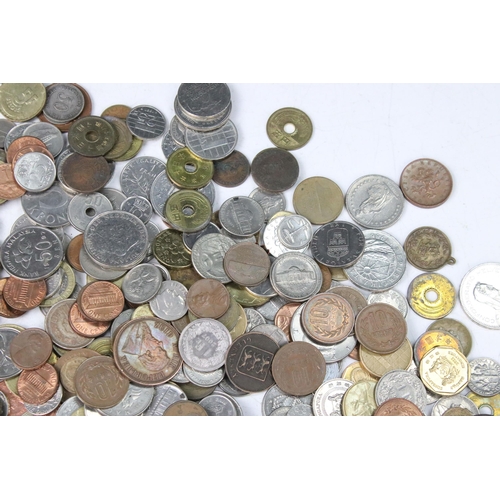 258 - A collection of mixed World coins to include a small quantity of silver examples.