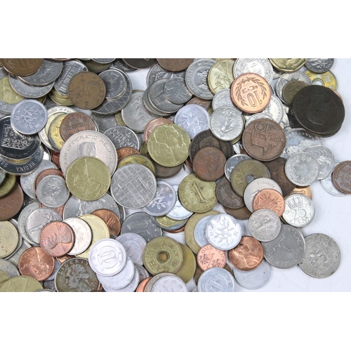 258 - A collection of mixed World coins to include a small quantity of silver examples.