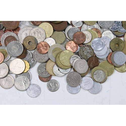 258 - A collection of mixed World coins to include a small quantity of silver examples.