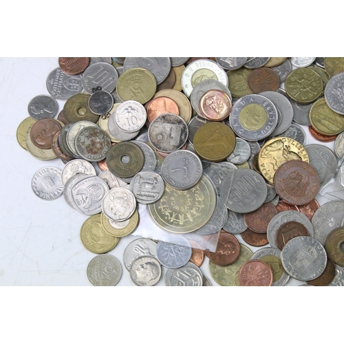 258 - A collection of mixed World coins to include a small quantity of silver examples.