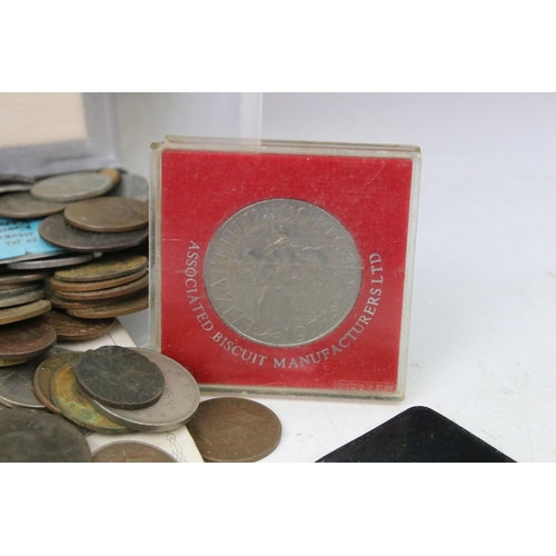 259 - A collection of British decimal and pre decimal coins to include pre 1947 and pre 1920 silver exampl... 