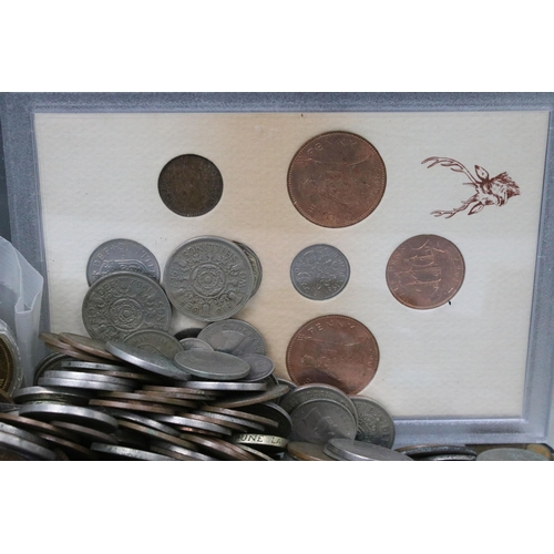 259 - A collection of British decimal and pre decimal coins to include pre 1947 and pre 1920 silver exampl... 