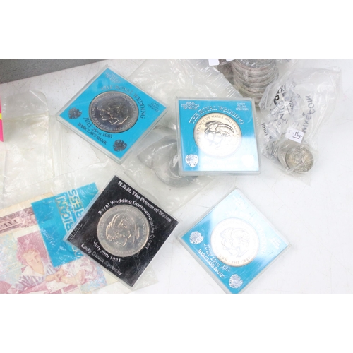 261 - A collection of mainly British coins to include a good selection of uncirculated commemorative examp... 