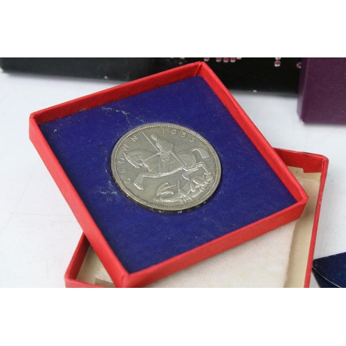 268 - Two Royal Mint uncirculated coin annual year sets together with a King George V 1935 silver crown wi... 