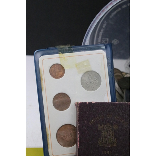 269 - A small collection of mixed coins to include silver, commemorative and uncirculated examples.