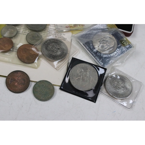 269 - A small collection of mixed coins to include silver, commemorative and uncirculated examples.