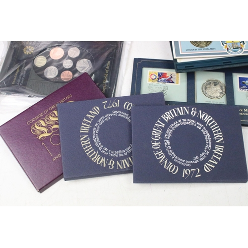 287 - A collection of mainly Royal Mint coin collectors sets to include the 2008 Royal Sheild of Arms year... 