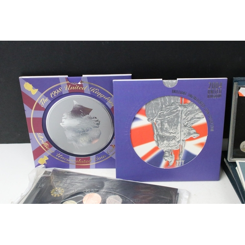 287 - A collection of mainly Royal Mint coin collectors sets to include the 2008 Royal Sheild of Arms year... 