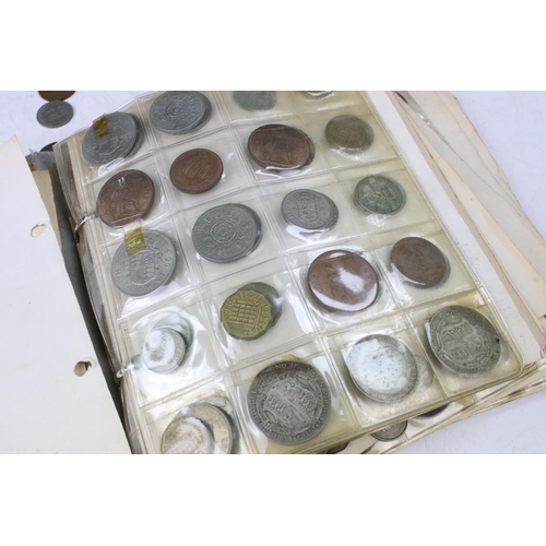 300 - A collection of British pre decimal coins to include a good quantity of pre 1947 and pre 1920 silver... 