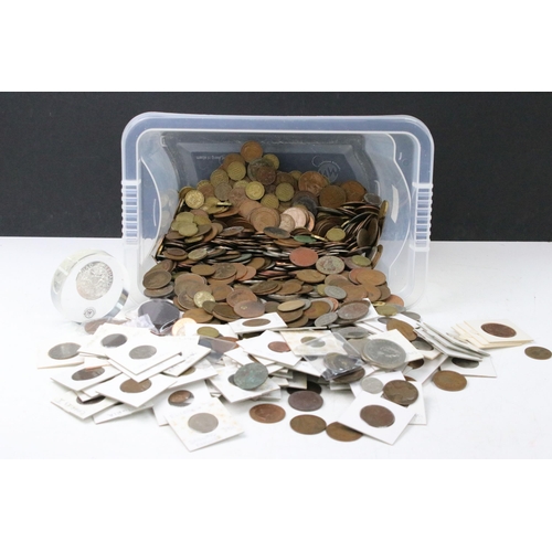 79 - A large collection of British pre decimal coins to include Fathings, pennies, half penny, florins, h... 