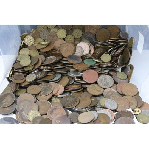 79 - A large collection of British pre decimal coins to include Fathings, pennies, half penny, florins, h... 