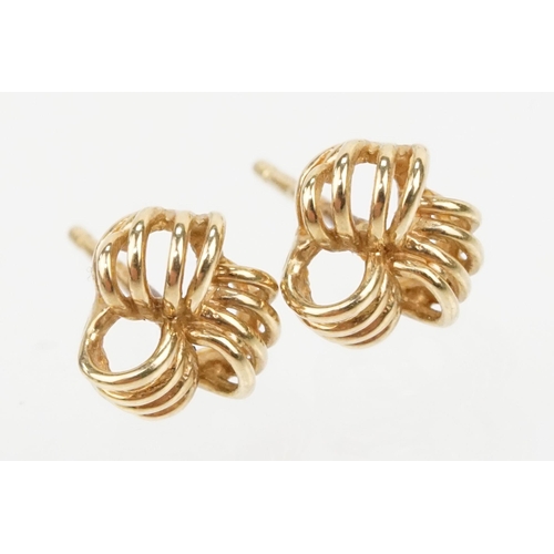 173 - Group of 9ctr gold earrings to include a pair of knot earrings (hallmarked to posts), a pair of flow... 