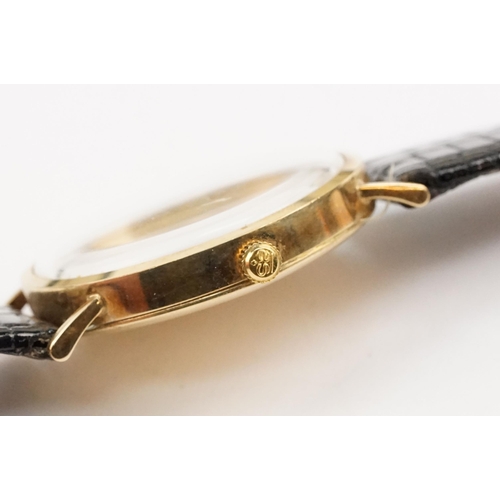 298 - 9ct gold Sovereign wrist watch having a round face with roman numerals to the chapter ring and date ... 