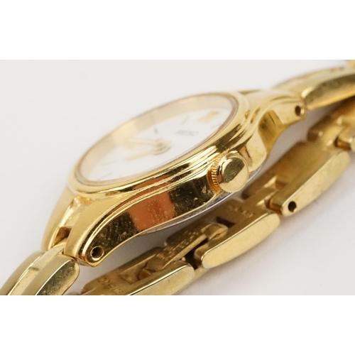 302 - 9ct gold Art Deco wrist watch having a rectangular face with arabic numerals to the chapter ring, mo... 