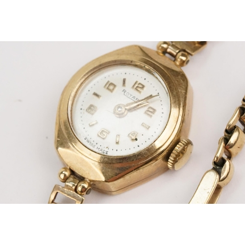 304 - 9ct gold Rotary ladies wrist watch having a round face with arabic numerals to the chapter ring set ... 