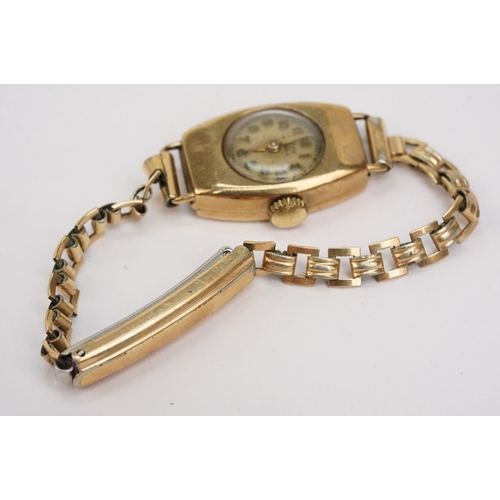 304 - 9ct gold Rotary ladies wrist watch having a round face with arabic numerals to the chapter ring set ... 