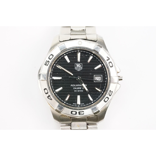 317 - Tag Heuer Aquaracer calibre 5 wrist watch. The watch having a black face with baton markings to the ... 