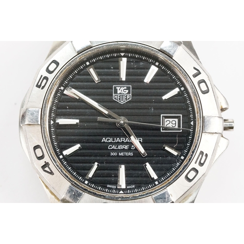 317 - Tag Heuer Aquaracer calibre 5 wrist watch. The watch having a black face with baton markings to the ... 