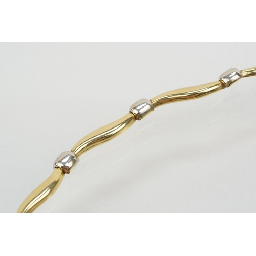 58 - 14ct gold two tone necklace chain with curved design links. Clasp marked 14k. Measures 17.5 inches.