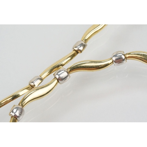 58 - 14ct gold two tone necklace chain with curved design links. Clasp marked 14k. Measures 17.5 inches.