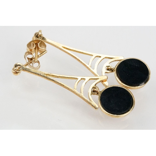 59 - Pair of vintage 9ct gold and onyx drop earrings having pierced details. Hallmarked Birmingham 1982. ... 