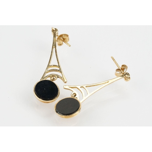 59 - Pair of vintage 9ct gold and onyx drop earrings having pierced details. Hallmarked Birmingham 1982. ... 