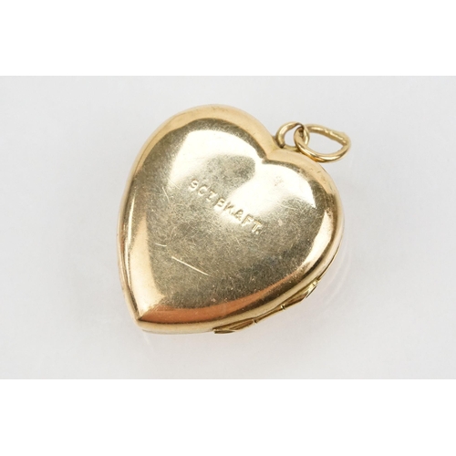 76 - 9ct gold curb link bar brooch with heart pendant together with a 9ct front and back heart locket. Br... 