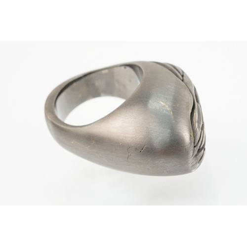 77 - Emefa Cole - ' Cliff ' ring. The ring made in oxidised sterling silver of large organic form. Hallma... 