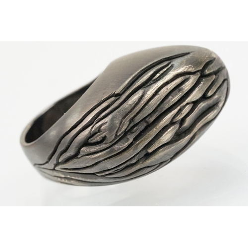 77 - Emefa Cole - ' Cliff ' ring. The ring made in oxidised sterling silver of large organic form. Hallma... 