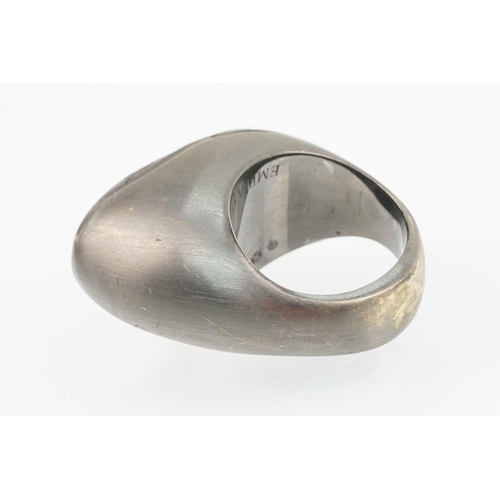 77 - Emefa Cole - ' Cliff ' ring. The ring made in oxidised sterling silver of large organic form. Hallma... 