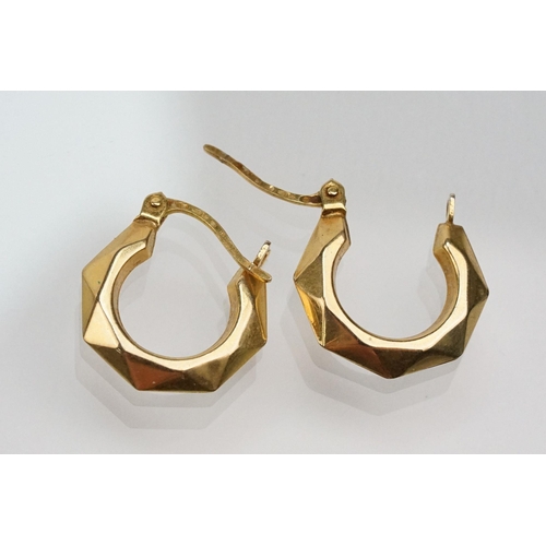 266 - Collection of 9ct gold hoop earrings of various sizes and styles. All marked 375 or hallmarked. Larg... 